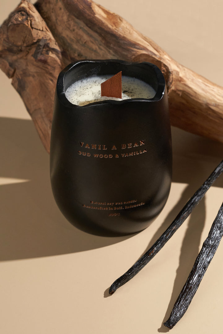 Oud Wood & Vanilla Candle - VANIL A BEAN