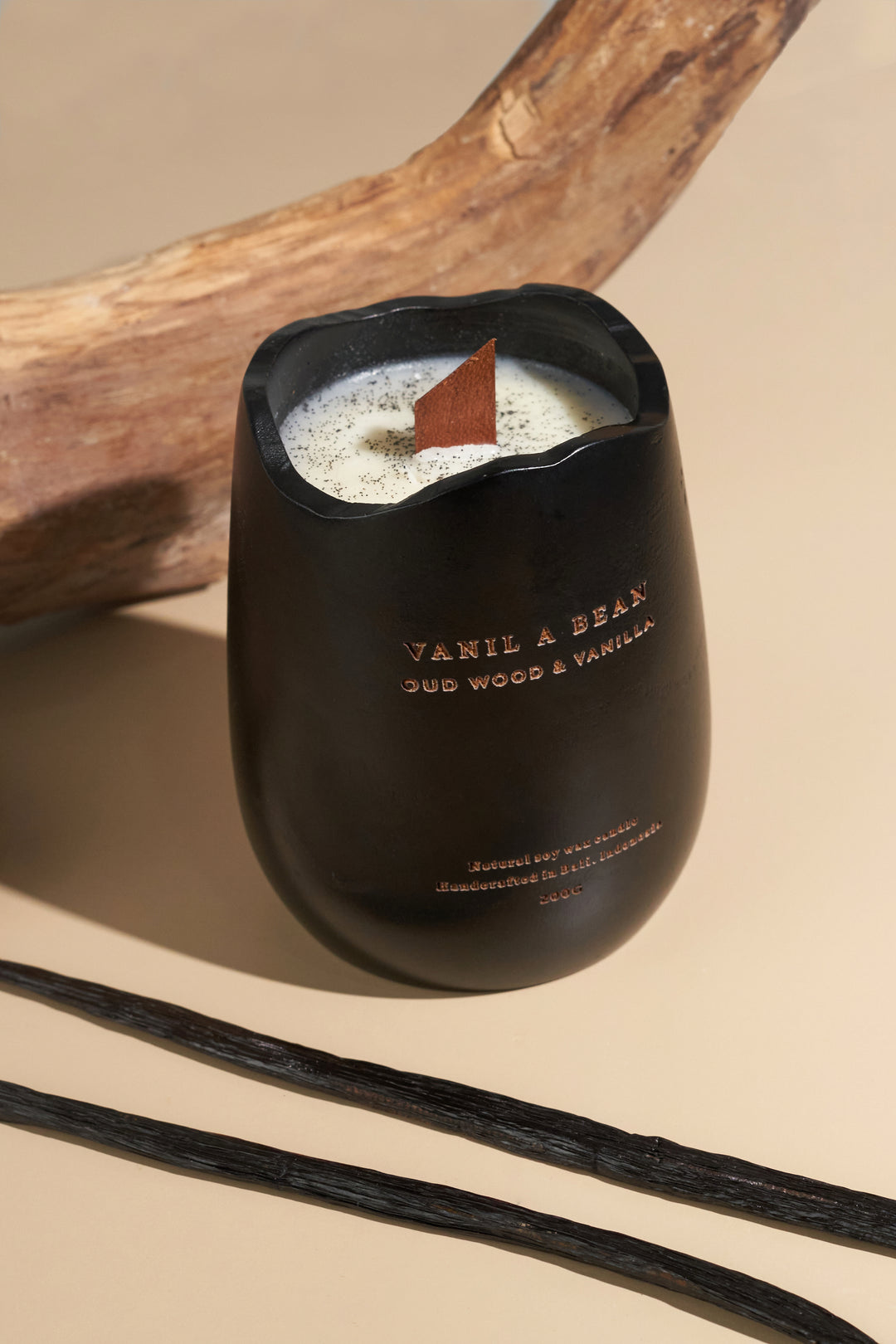Oud Wood & Vanilla Candle - VANIL A BEAN