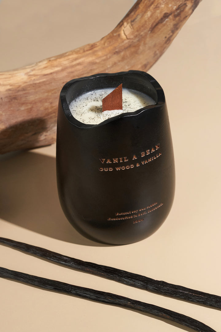 Oud Wood & Vanilla Candle - VANIL A BEAN