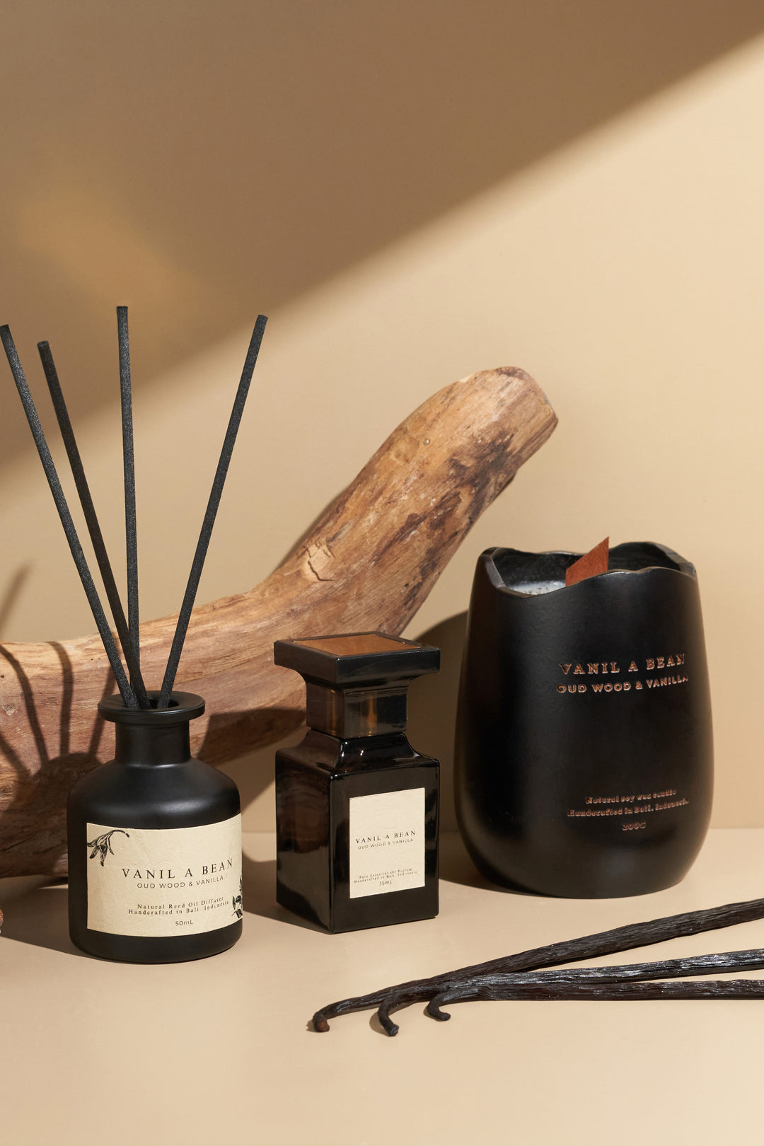 Oud Wood & Vanilla Candle - VANIL A BEAN