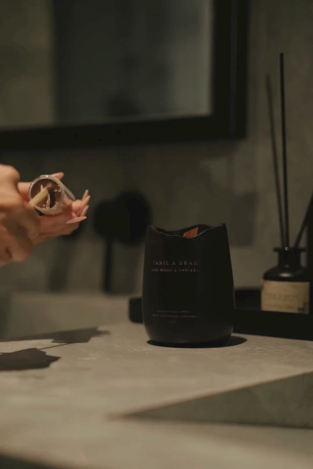 Oud Wood & Vanilla Candle